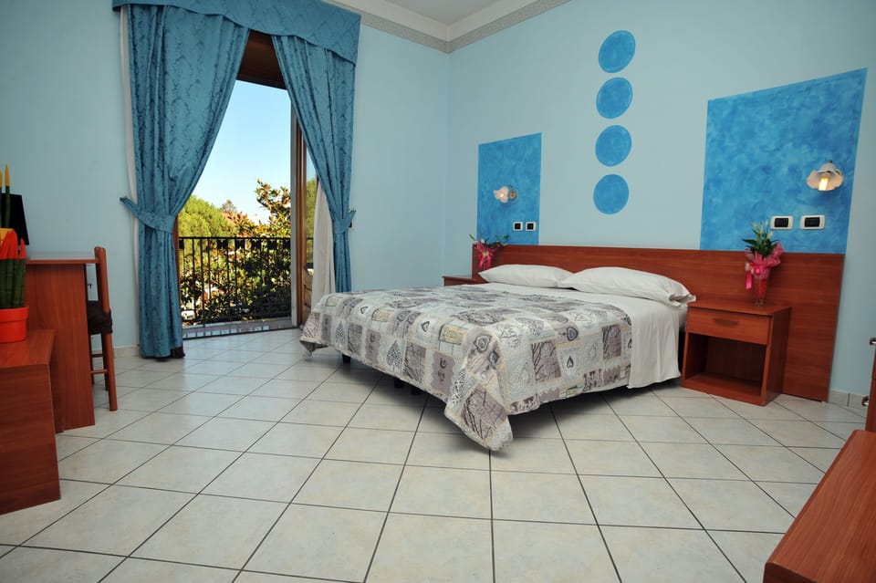 Double or Twin Room | In-room safe, desk, bed sheets