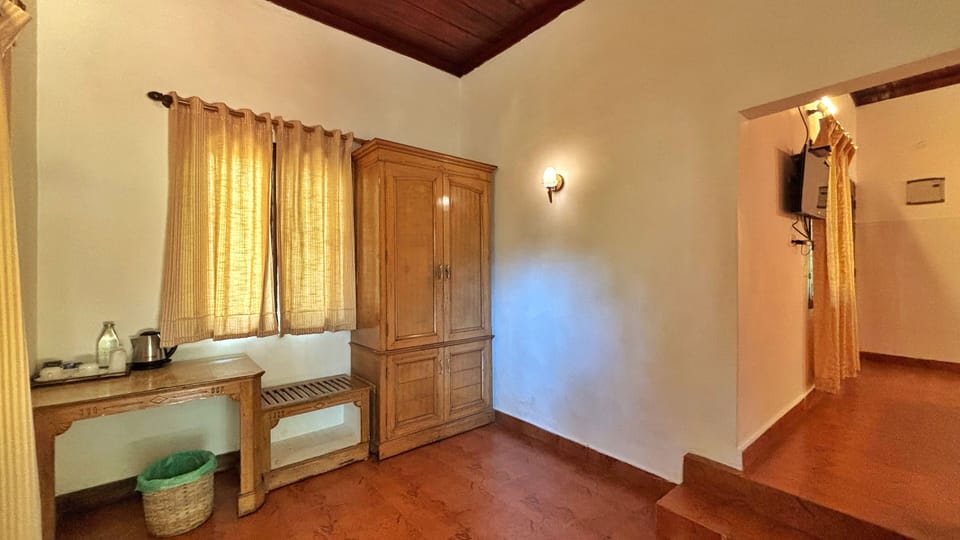 Deluxe Cottage, Garden View | Living area | 32-inch LCD TV with cable channels