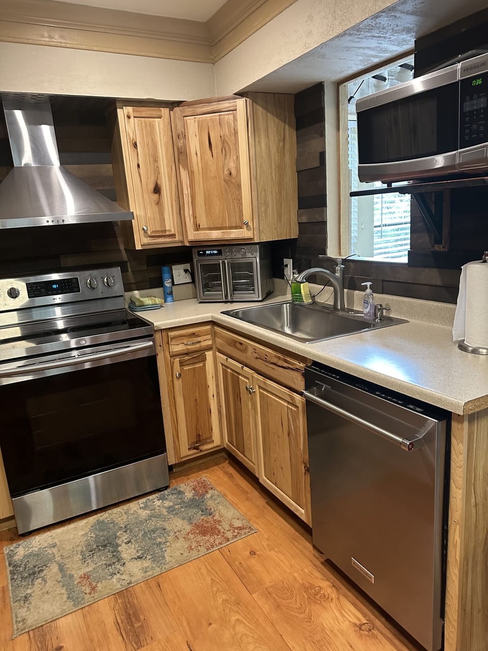 Everything tastes better at the lake house. (stove/oven/air fryer/microwave)