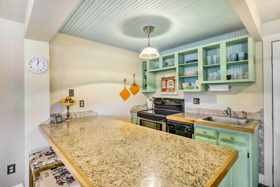 Kitchen | Toaster | Trash Bags & Paper Towels