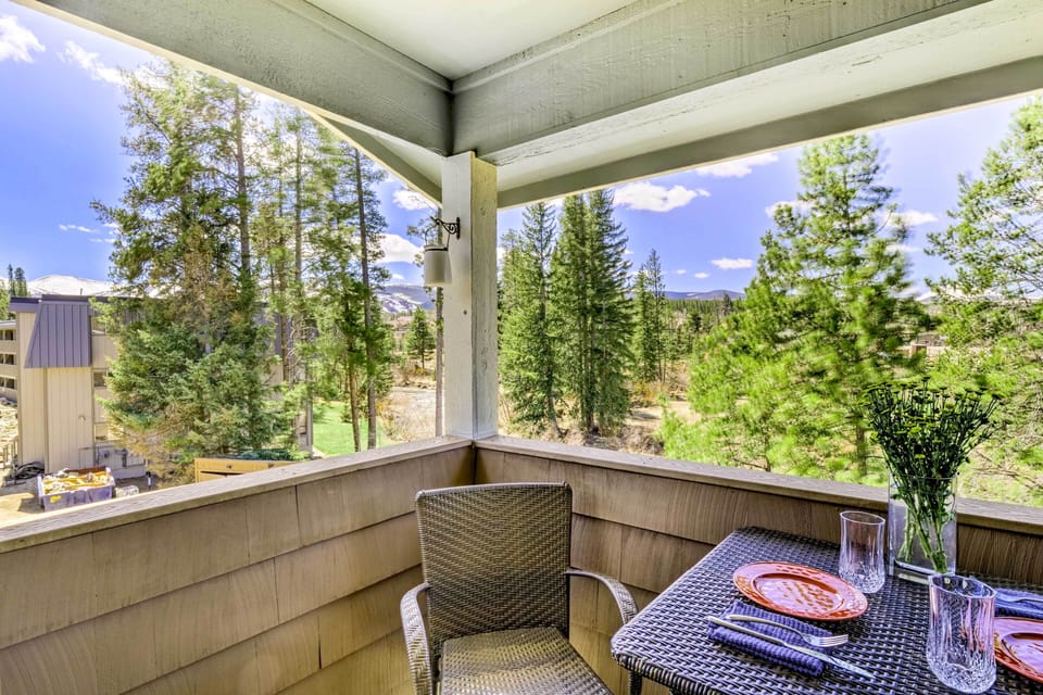 Private Balcony | Electric Grill | Single-Story Unit | 483 Sq Ft
