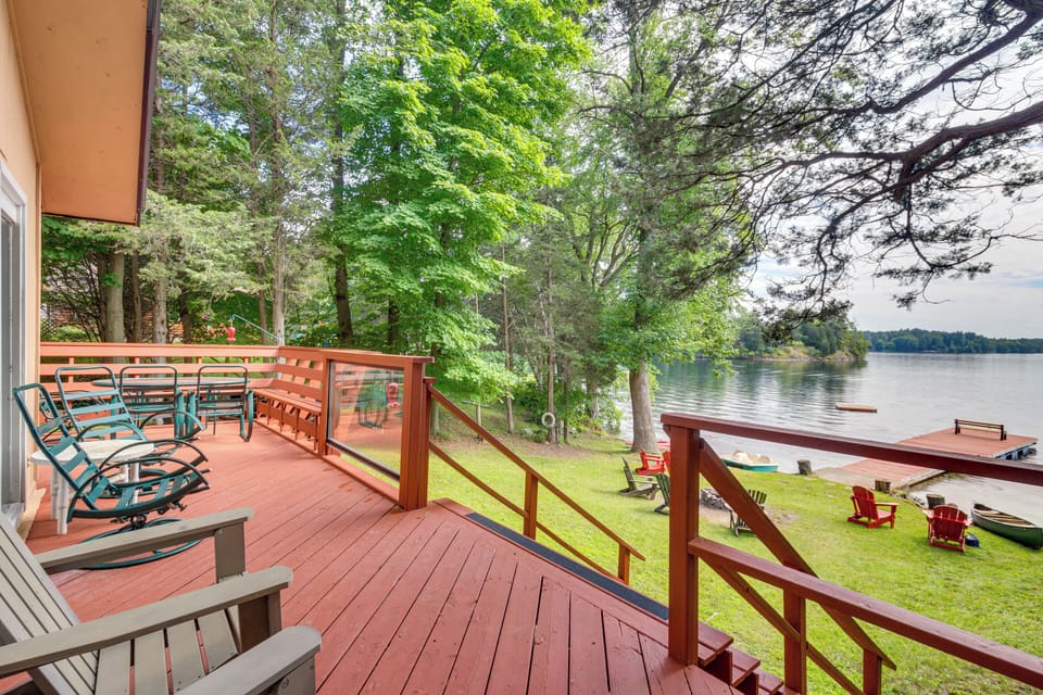 Lyndhurst Vacation Rental | 5BR | 2BA | 2,500 Sq Ft | Stairs to Access