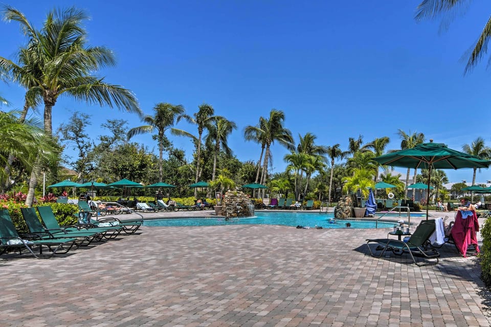 Community Amenities | Outdoor Pool