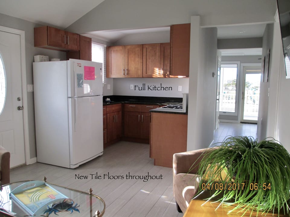 Full Kitchen, Granite Counter tops, Custom Wood Cabinetry