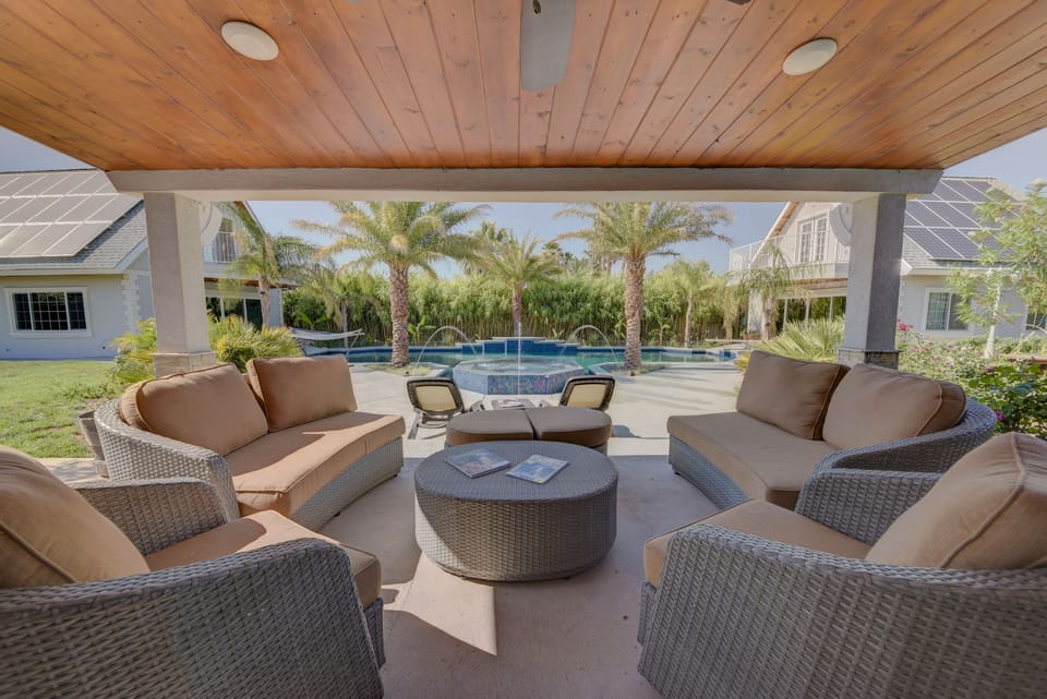 Open patio. NOTE: side casitas are not for rent, they are just storages