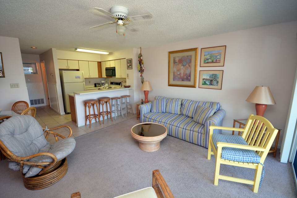 Hidden Harbor H-126 Living-Area