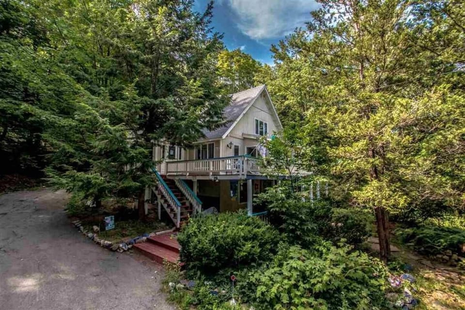 Outside view from large driveway