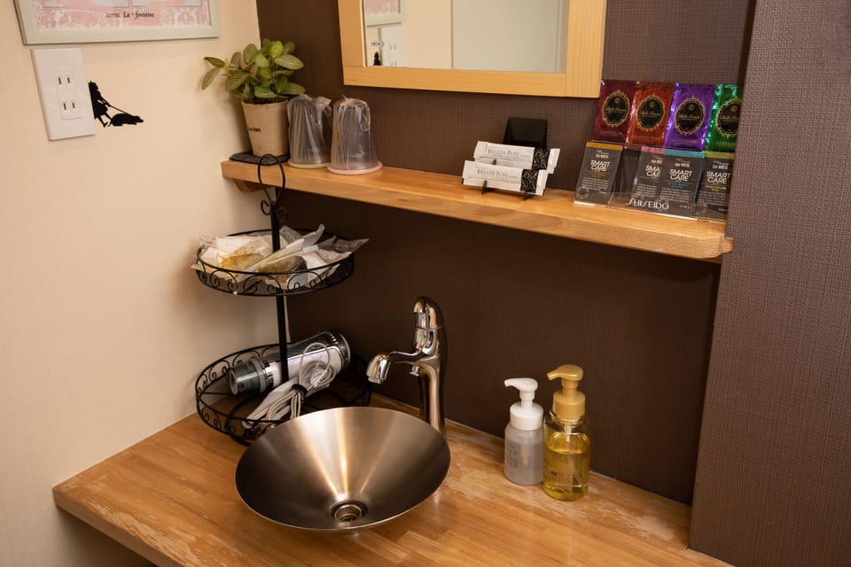 Standard Double Room, Smoking | Individually decorated, free WiFi, bed sheets