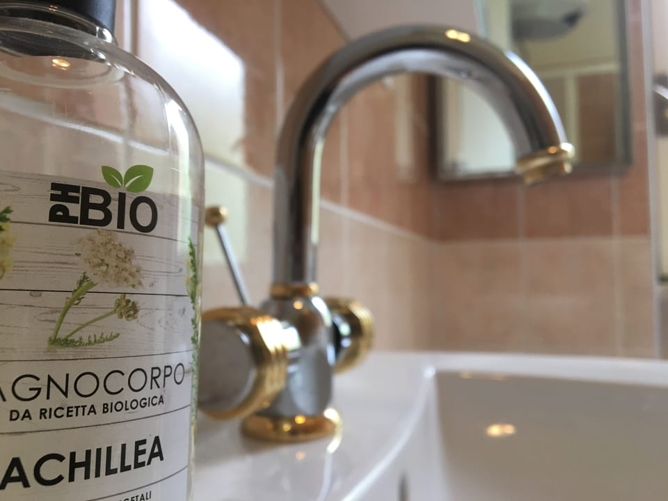 Bathroom amenities
