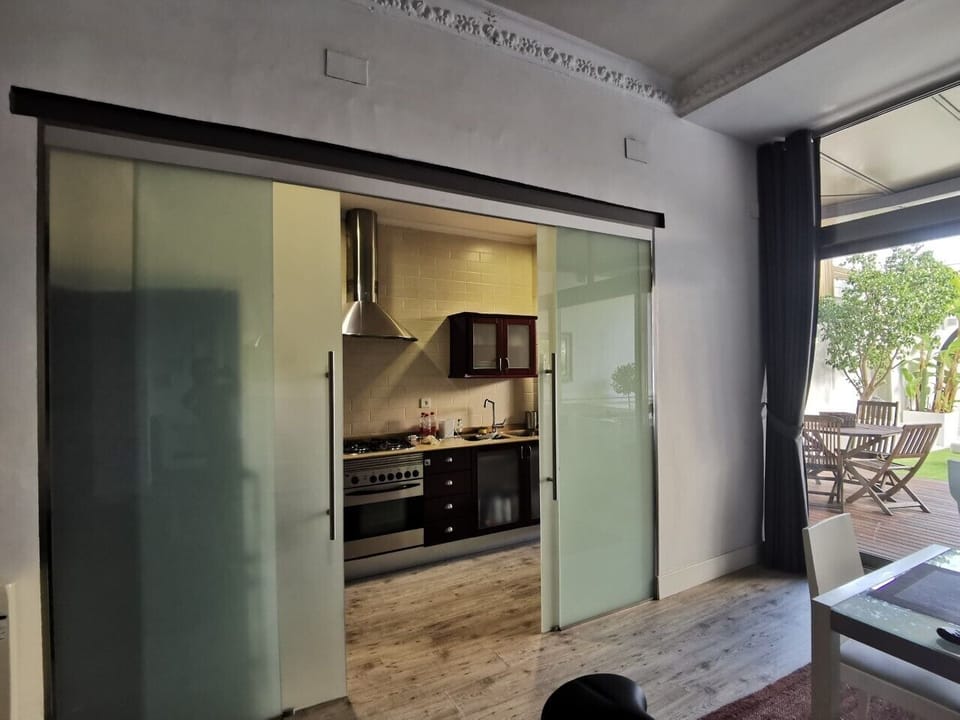 KITCHEN LINKS WITH LIVING ROOM