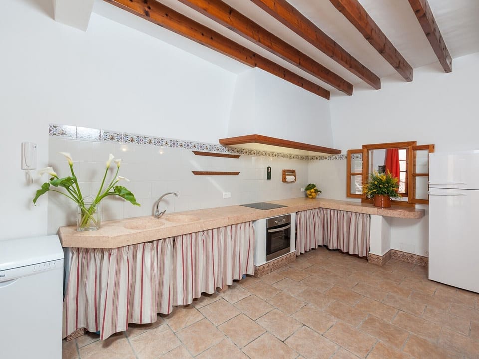Bright fully equipped kitchen