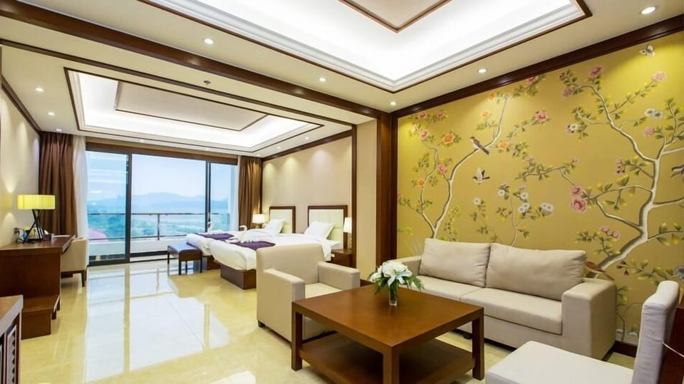 Junior Twin Room | Living area | 40-inch flat-screen TV with satellite channels, TV