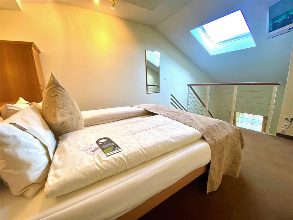 Superior Twin Room, 2 Twin Beds | Premium bedding, free minibar, in-room safe, desk