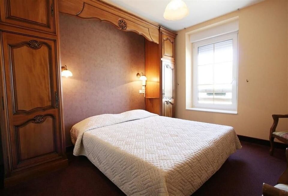Single Room | Individually decorated, individually furnished, blackout drapes