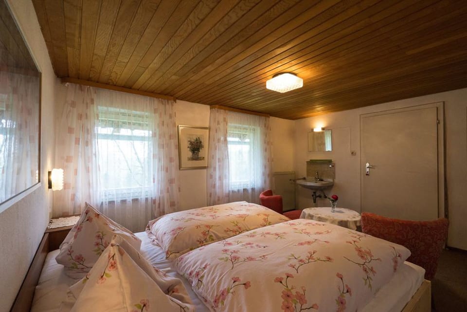 House, 4 Bedrooms, Shared Bathroom | 4 bedrooms, free WiFi