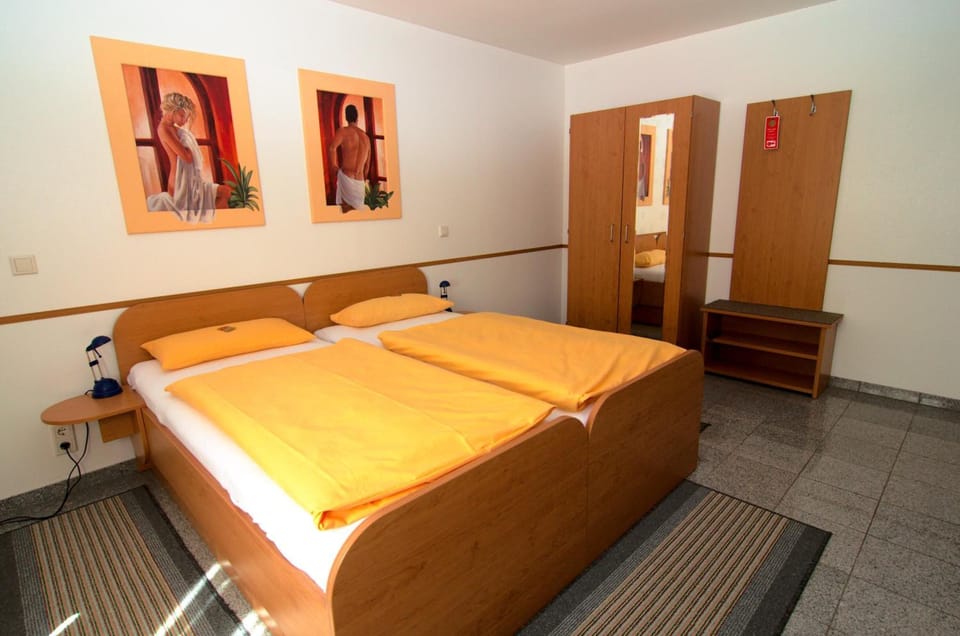 Desk, free WiFi, bed sheets