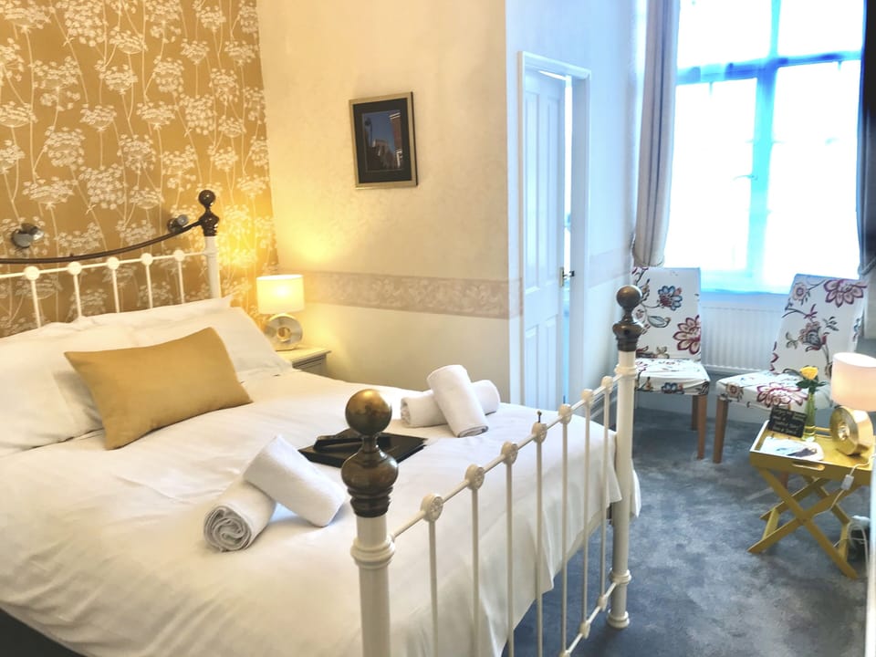 Double Room | Desk, iron/ironing board, free WiFi, bed sheets