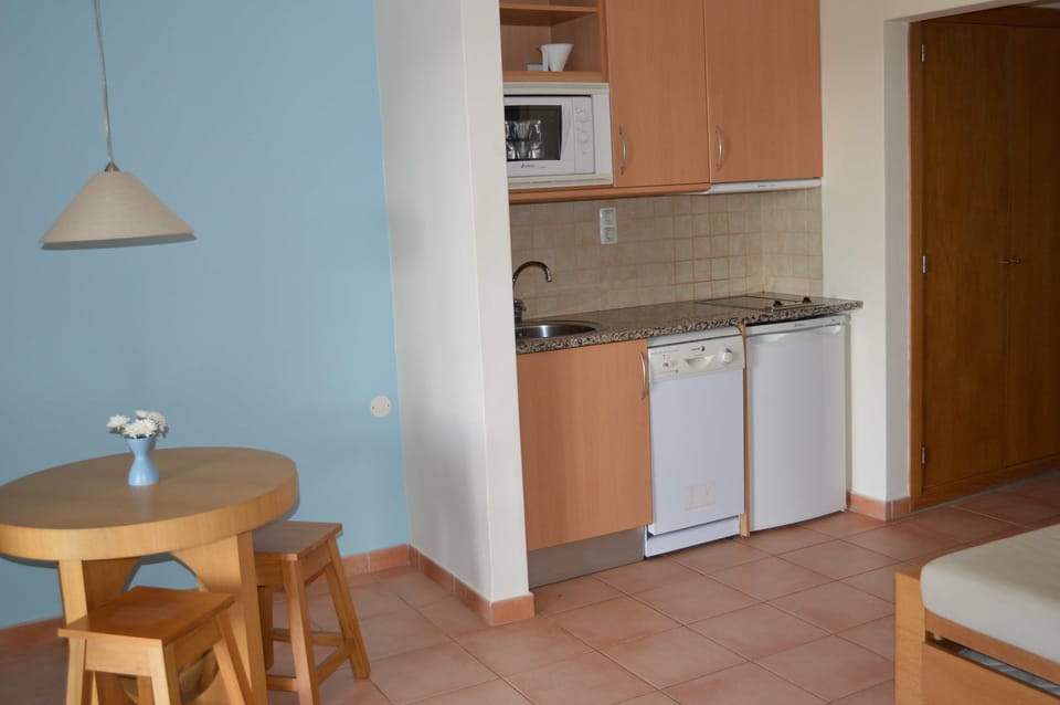Apartment, 1 Bedroom (2 Adults + 1 Child) | Private kitchenette | Coffee/tea maker, fridge, microwave, stovetop