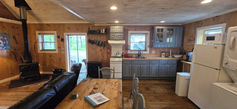 Kitchen/Dining Area