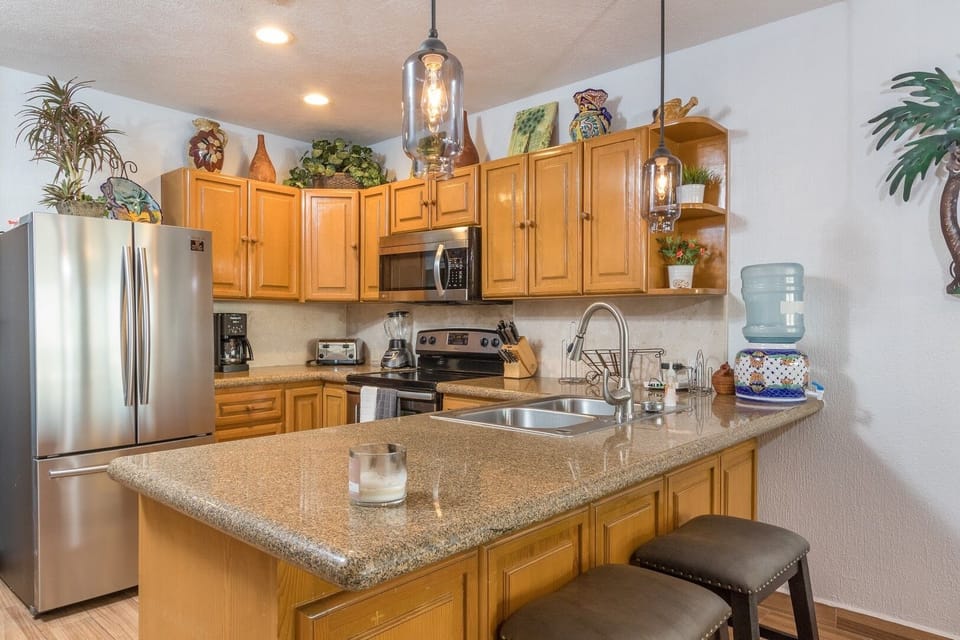 Fully Supplied Kitchen..Just Bring The Groceries!