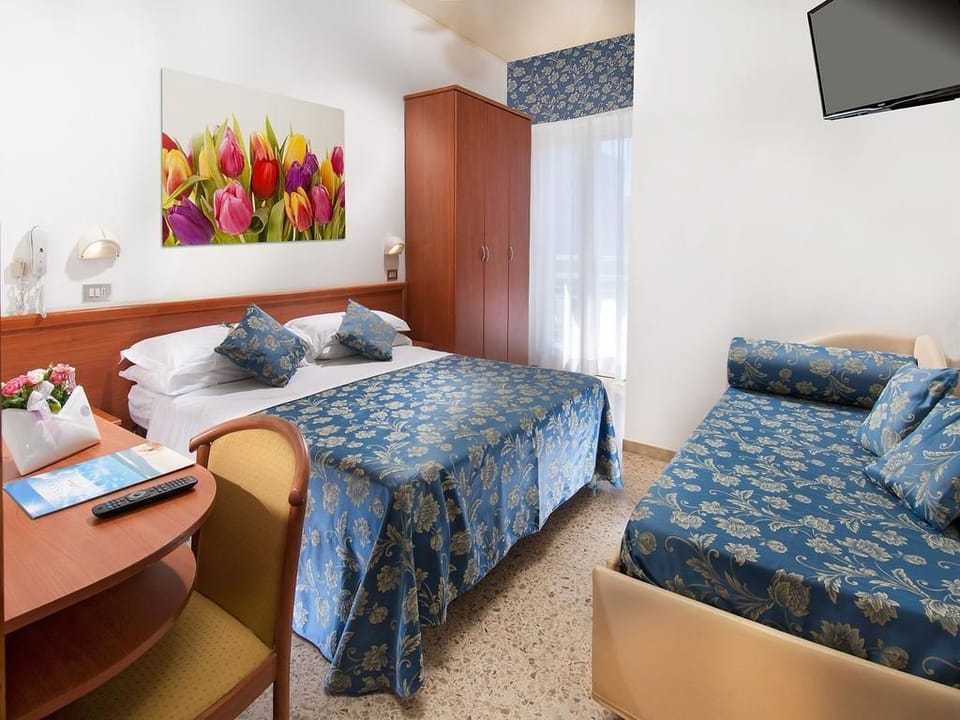 Comfort Triple Room, Balcony | In-room safe, desk, travel crib, WiFi (free)