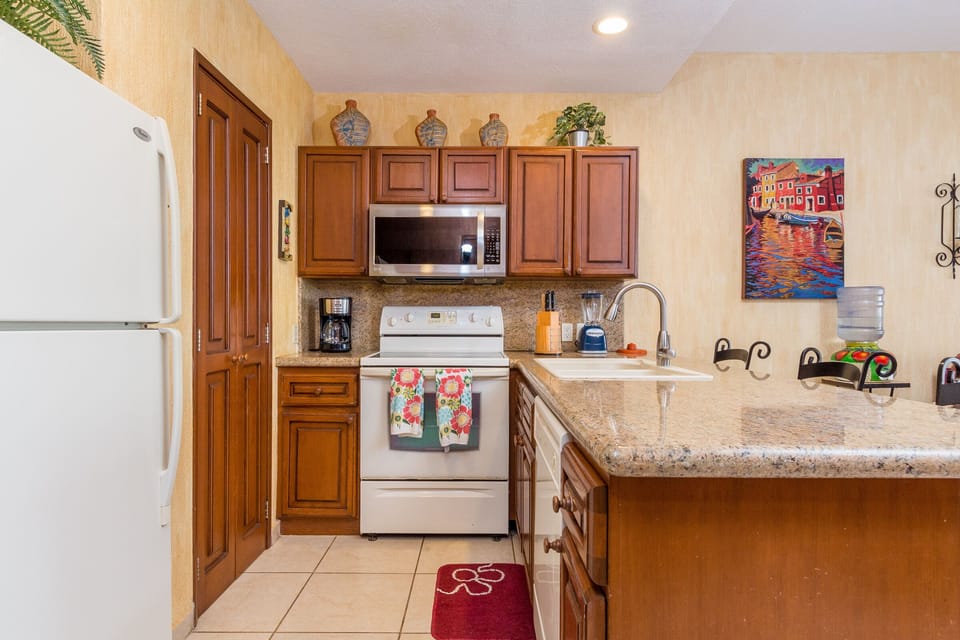 Fully equipped Kitchen for all of your meals. 