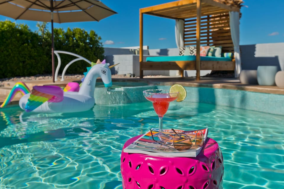 Enjoy a perfect day by the pool ... relax and have fun - you deserve it!