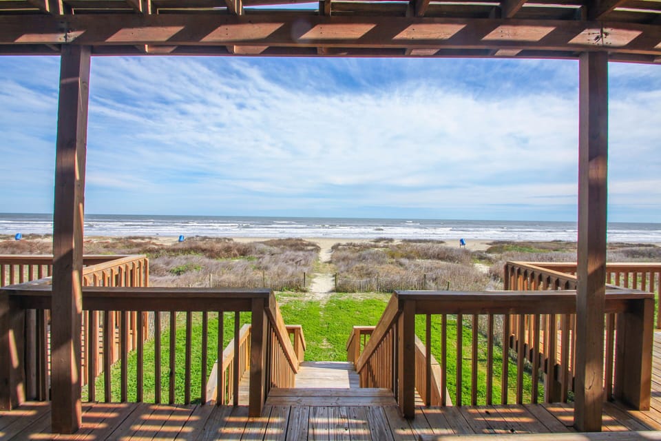 Walking access to beach
