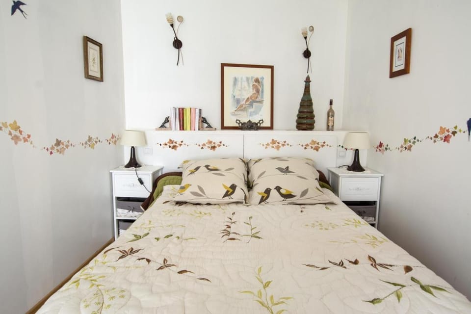 1 bedroom, individually decorated, individually furnished