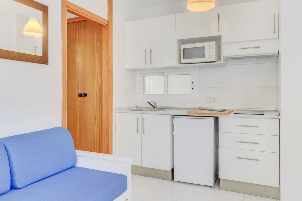 Apartment, 1 Bedroom, Balcony | Private kitchen | Full-size fridge, microwave, stovetop, coffee/tea maker