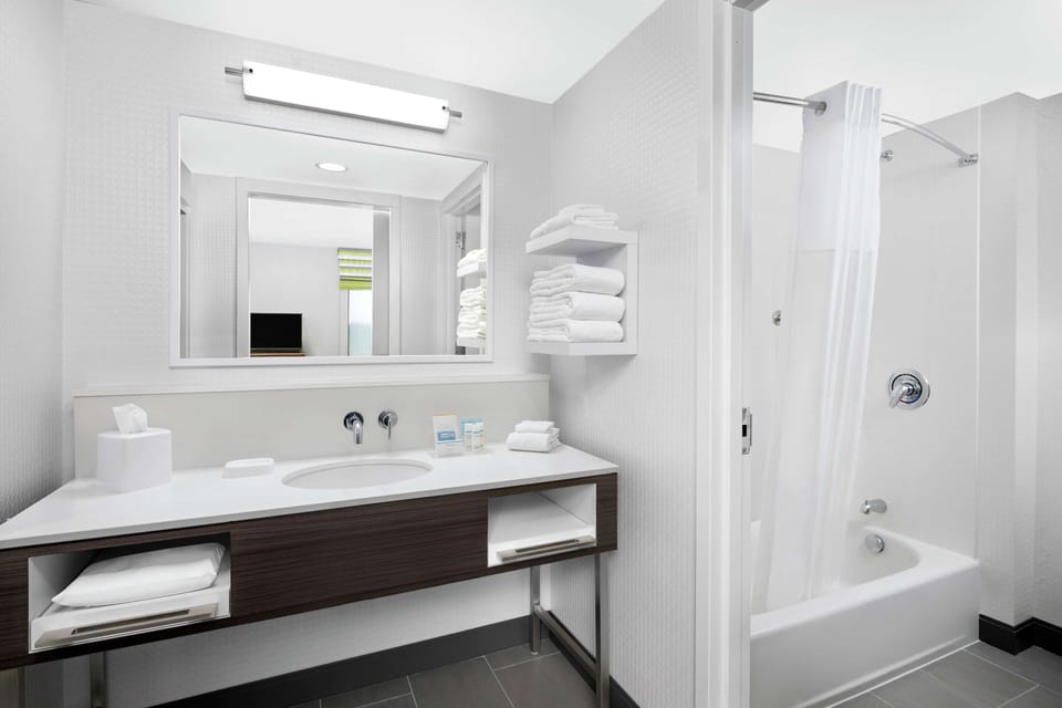 Free toiletries, hair dryer, bathrobes, towels