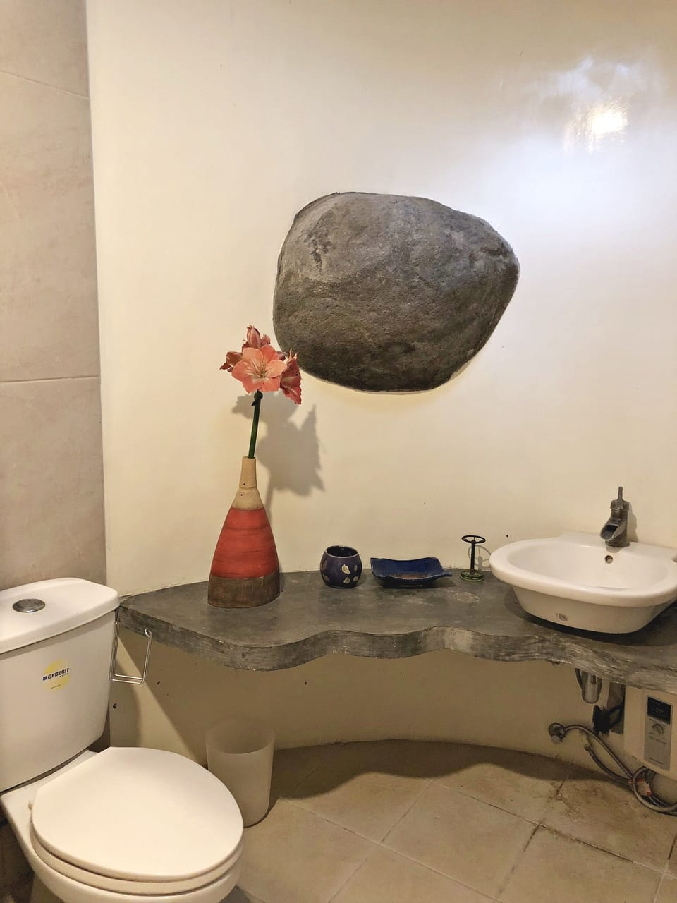 Lanzones | Bathroom | Shower, free toiletries, towels