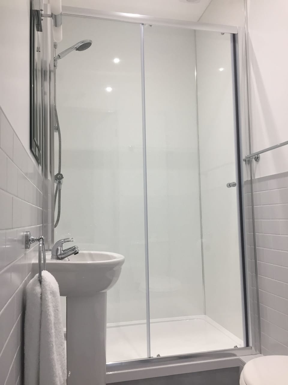 Signature Double Room | Bathroom | Shower, free toiletries, hair dryer, towels