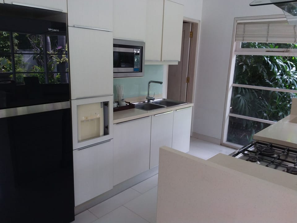 Deluxe Villa, 2 Bedrooms, Private Pool, Garden View | Private kitchenette | Fridge, microwave, stovetop, coffee/tea maker
