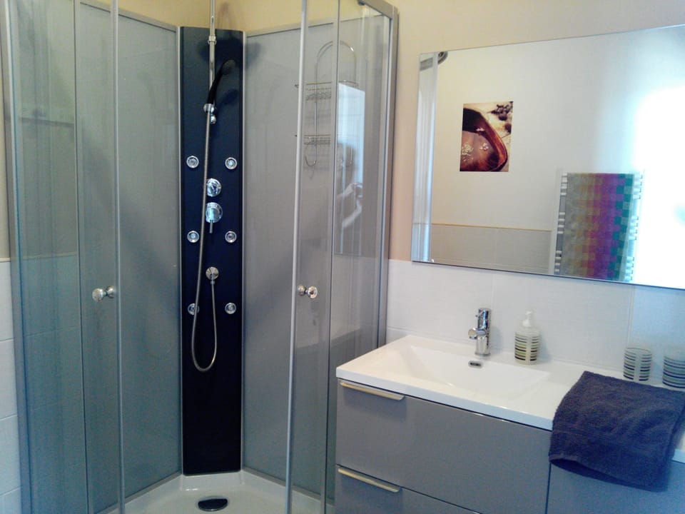 Double Room, Private Bathroom, Garden Area (Le Chai) | Bathroom | Shower, hydromassage showerhead, hair dryer, towels