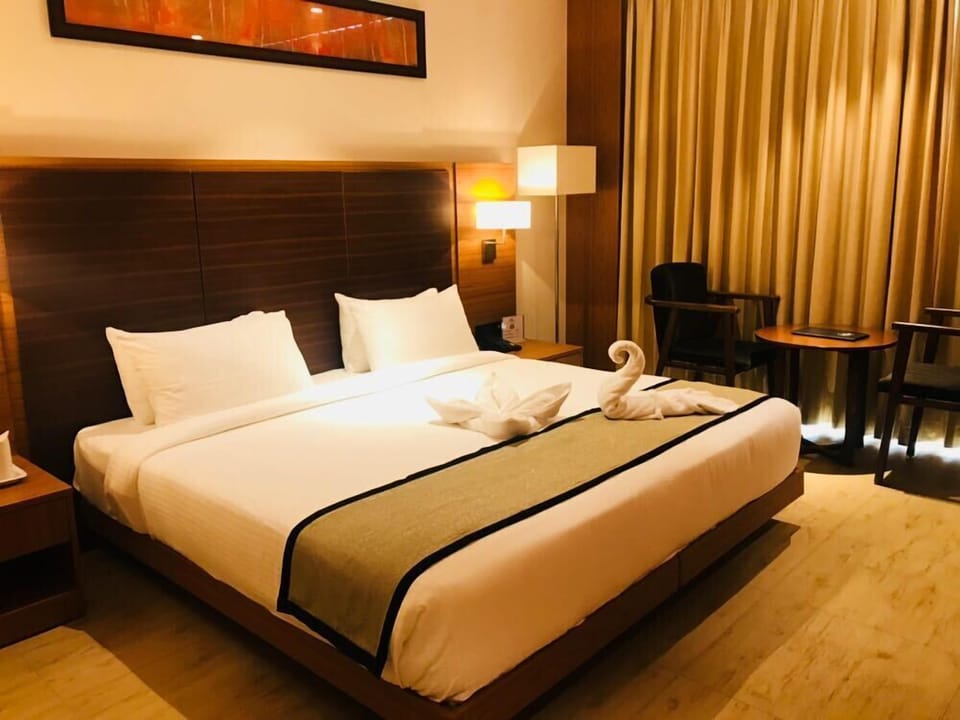 Egyptian cotton sheets, premium bedding, minibar, in-room safe