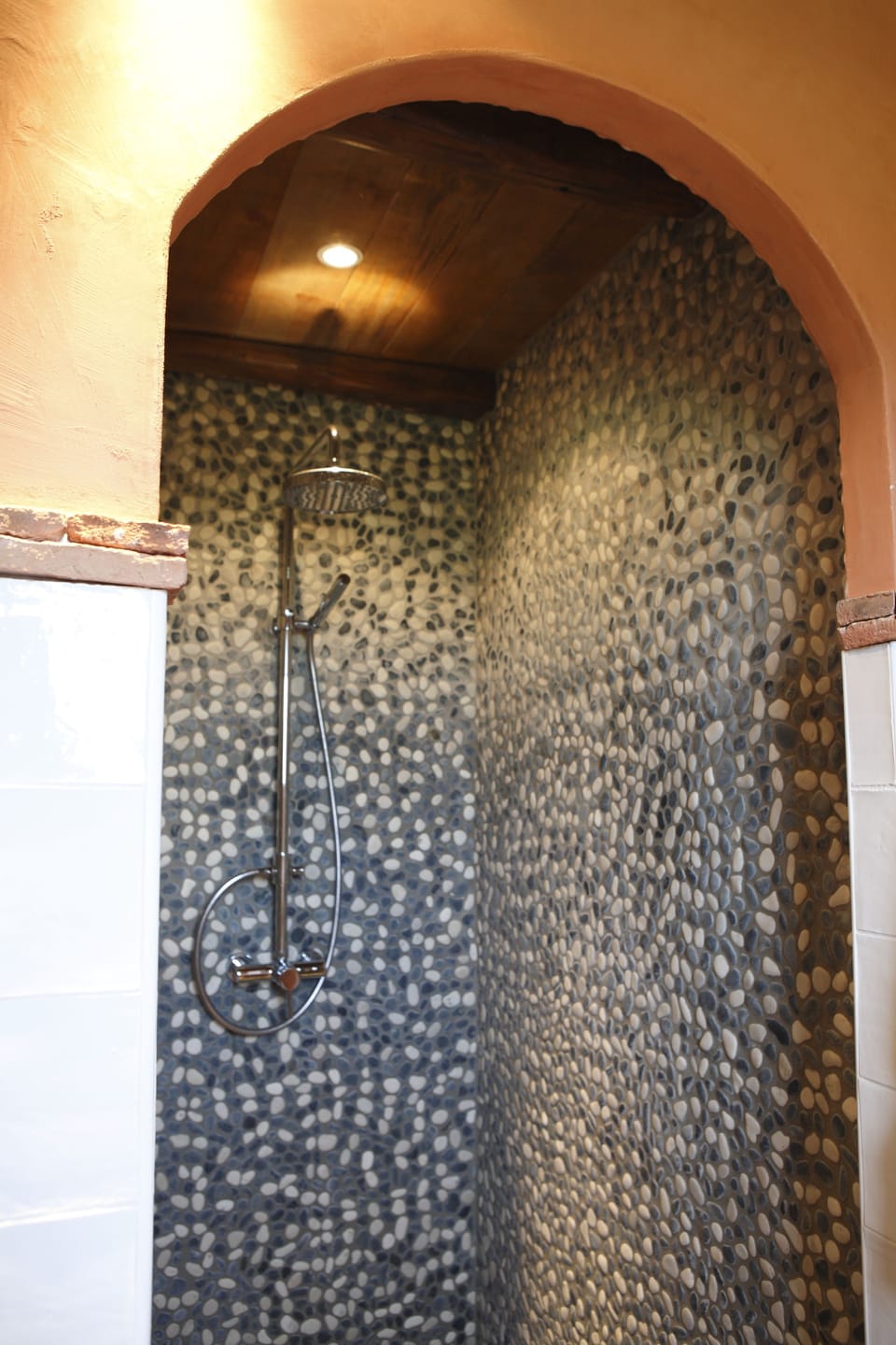 Classic Triple Room, 1 Bedroom | Desk, individually decorated, individually furnished, bed sheets