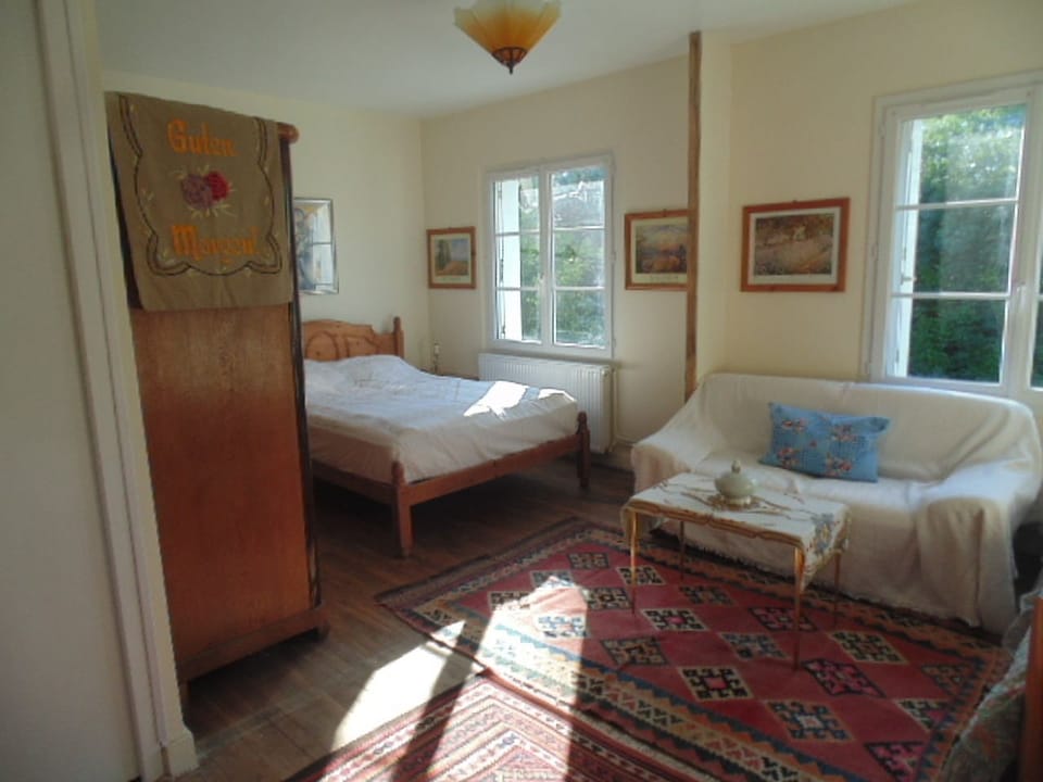 Triple Room | Individually decorated, individually furnished, desk, laptop workspace