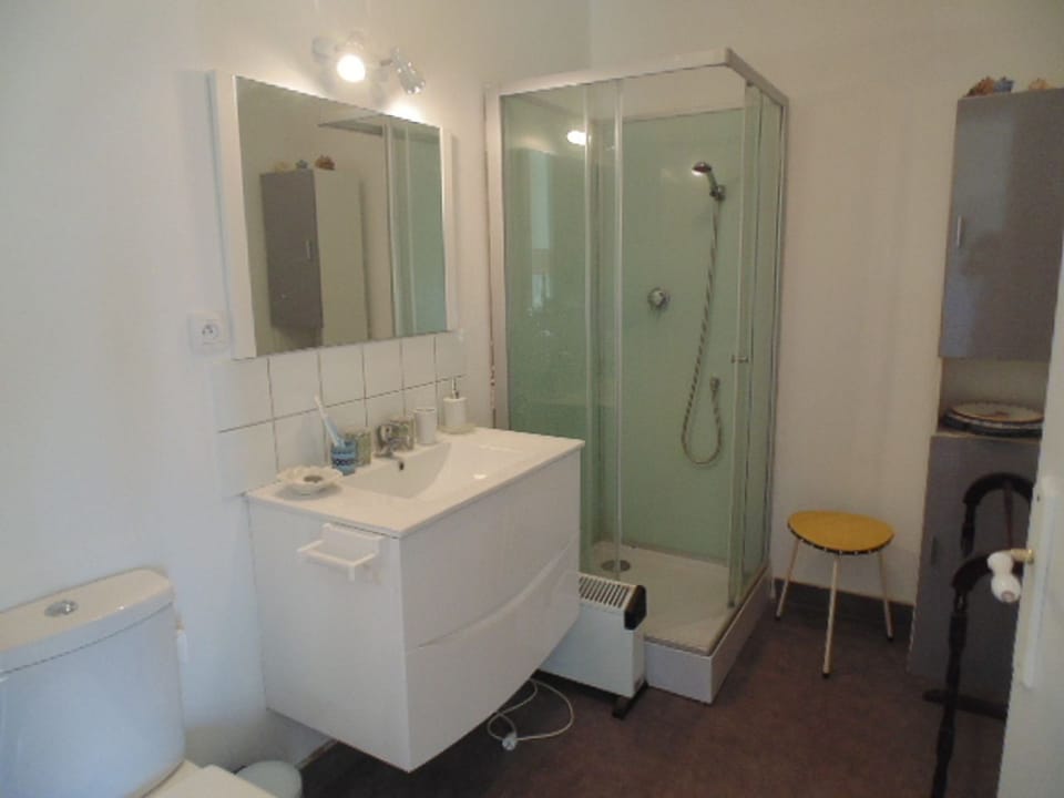 Double Room | Bathroom shower
