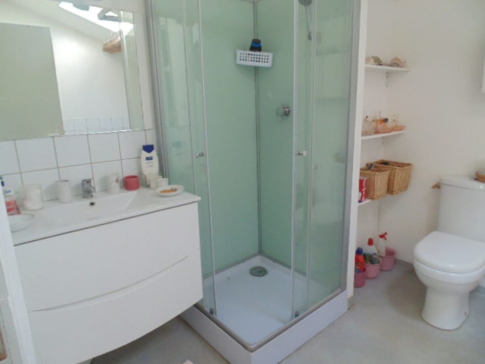 Double Room | Bathroom shower