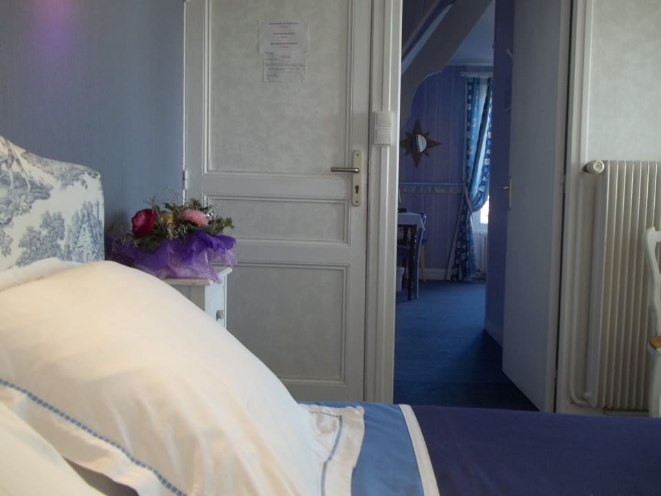 Double Room, Partial Ocean View | Iron/ironing board, free cribs/infant beds, free WiFi, bed sheets