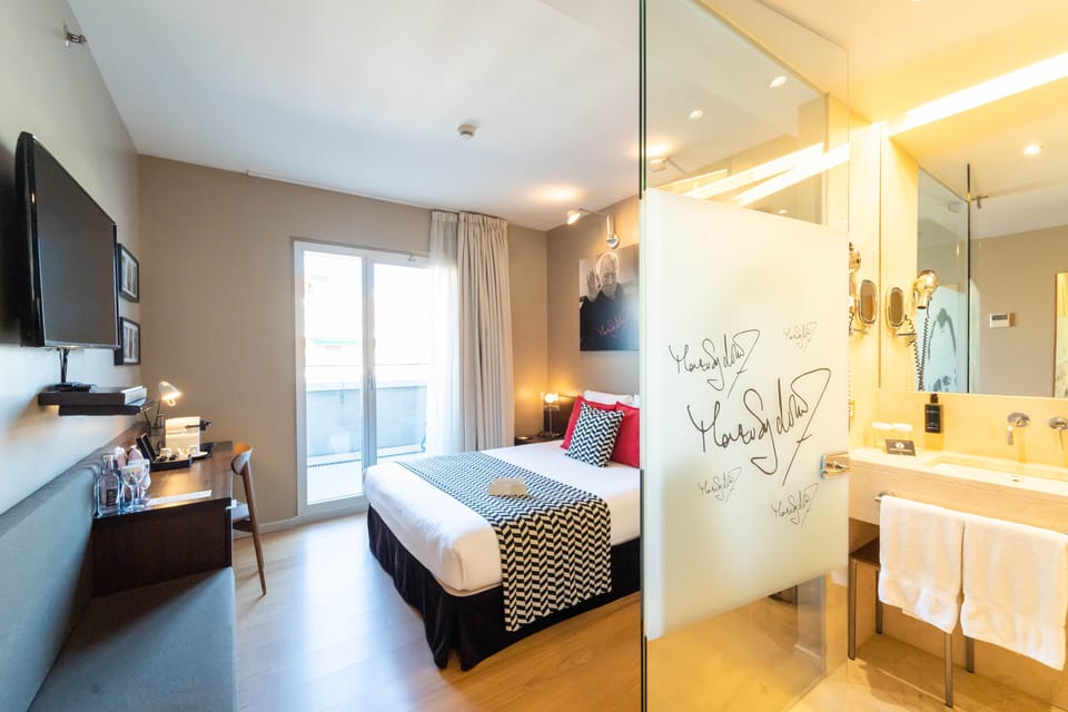 Petite Terrace | Free minibar items, in-room safe, individually decorated, desk