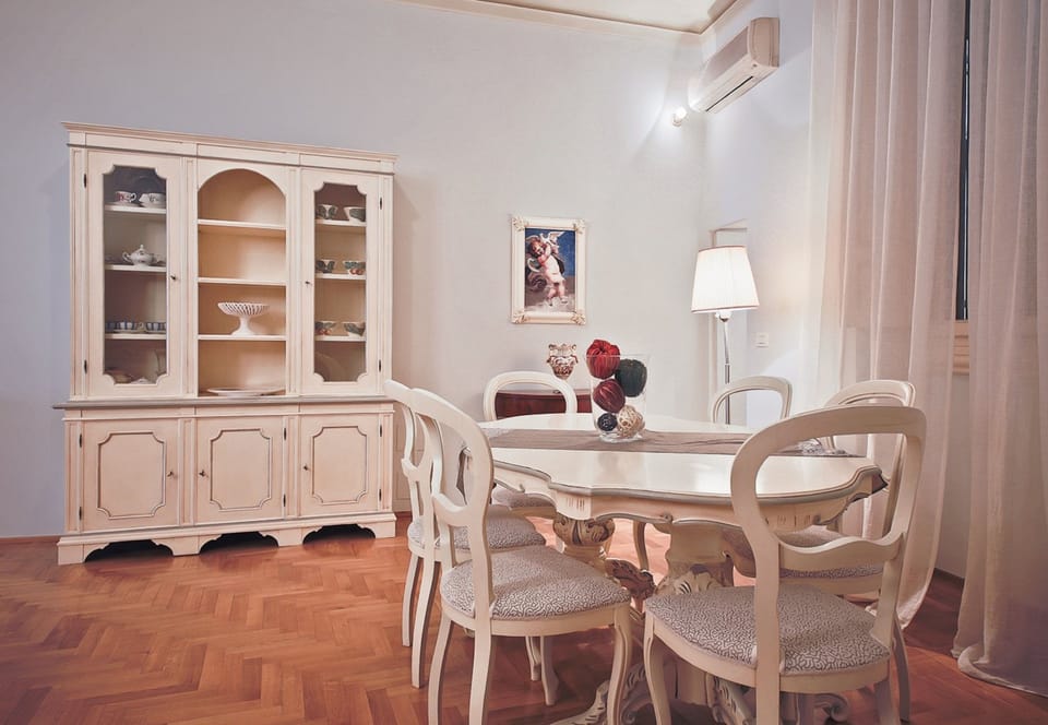 Apartment, 2 Bedrooms | 2 bedrooms, iron/ironing board, cribs (surcharge), WiFi (free)