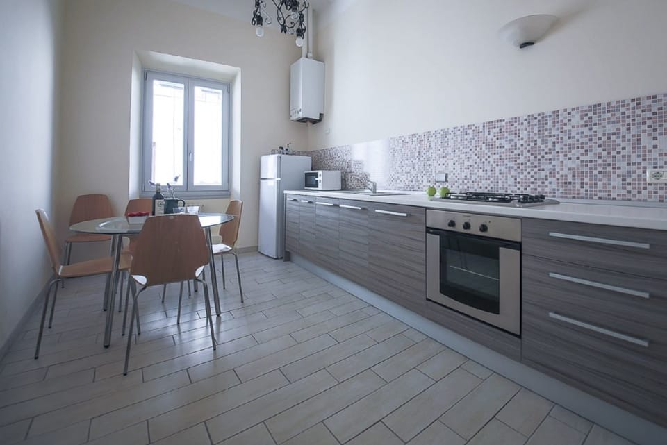 Apartment, 2 Bedrooms | Private kitchen | Fridge, microwave, oven, stovetop