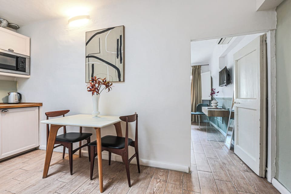 Apartment, 2 Bedrooms | Private kitchen | Fridge, microwave, stovetop, coffee/tea maker