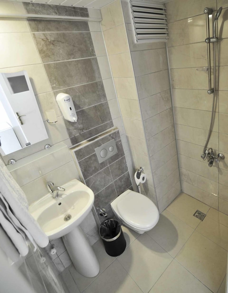 Shower, towels