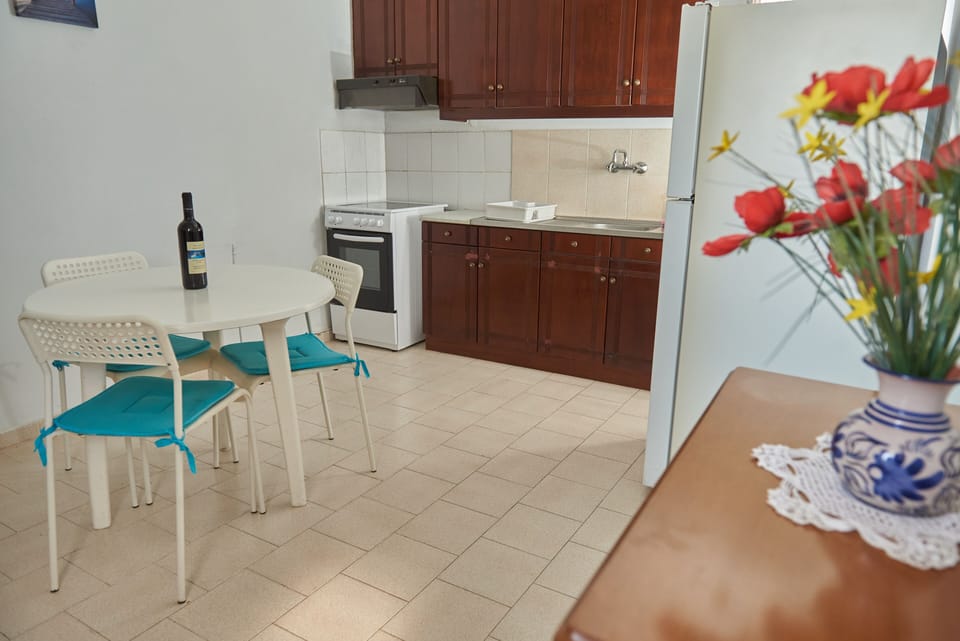 Family Cottage, Beach View | Private kitchen | Fridge, oven, stovetop, coffee/tea maker