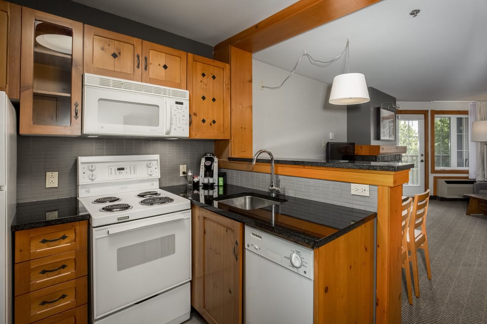 Microwave, coffee/tea maker, electric kettle, toaster