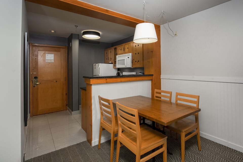 Microwave, coffee/tea maker, electric kettle, toaster