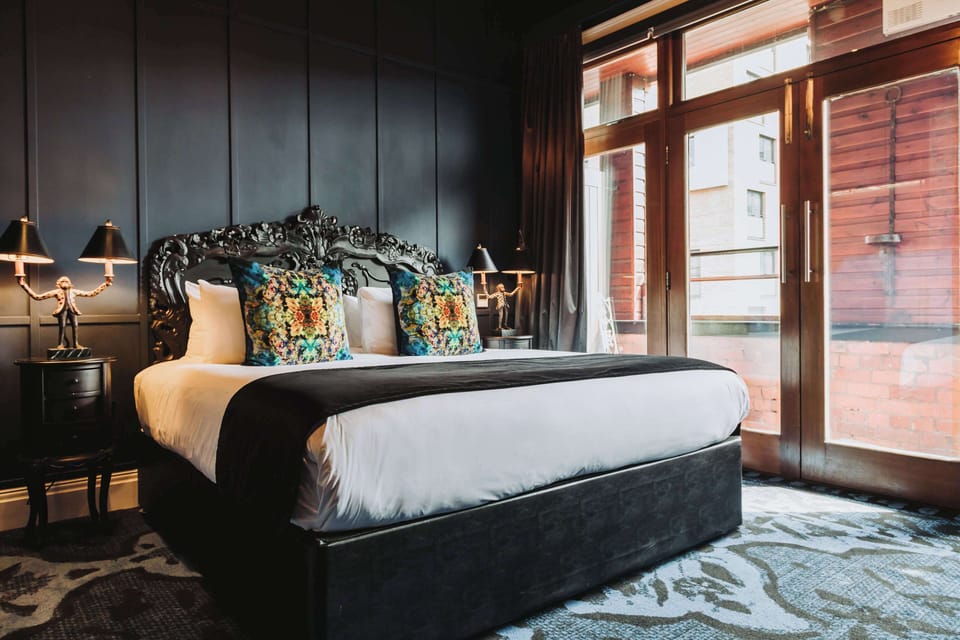 Deluxe Room, 1 King Bed, Non Smoking, Balcony | Egyptian cotton sheets, premium bedding, pillowtop beds, minibar